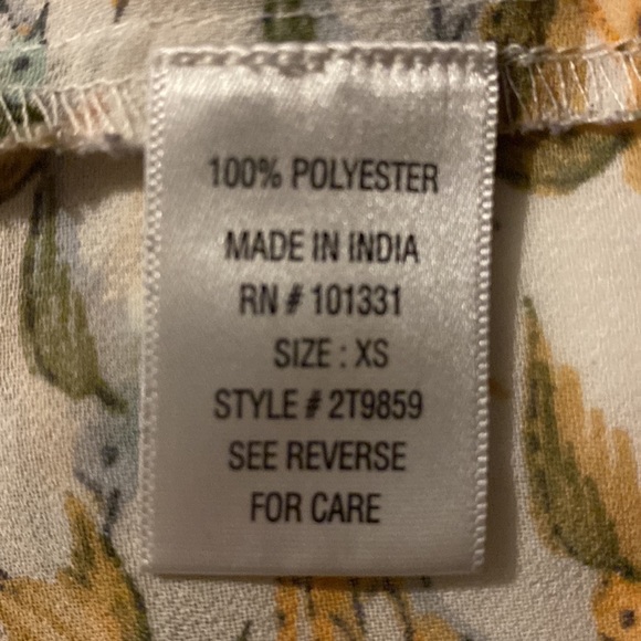 Charlotte Russe Blouse XS Button-up Watercolor Birds Print White Teal Yellow - Picture 5 of 7